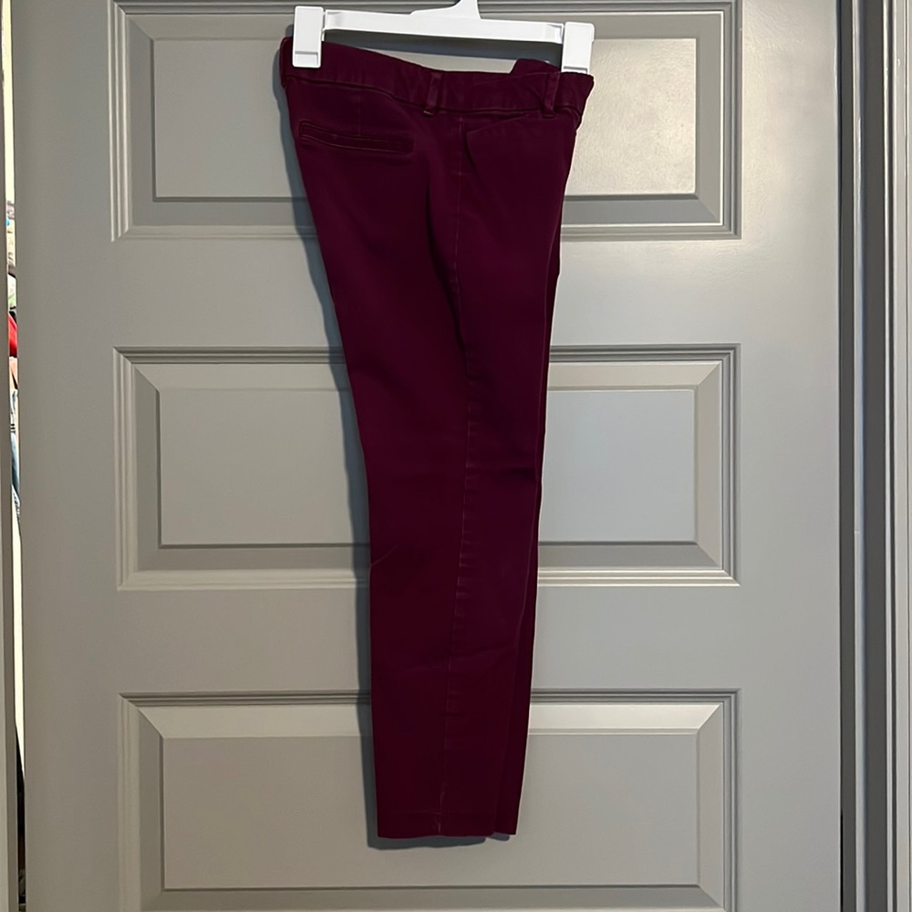Purple old navy dress pants, goes to about mid calf. Pixie style.